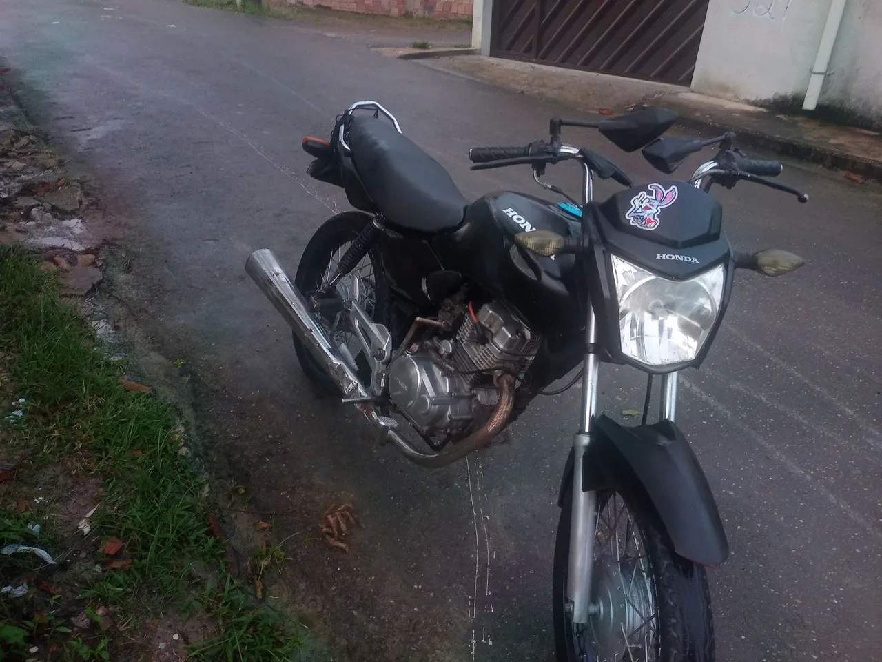 Verdedo essa moto sucata tenho documento de leilão