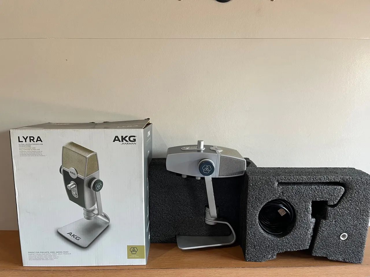 Microfone AKG Condensador + Fone AKG K52 estúdio