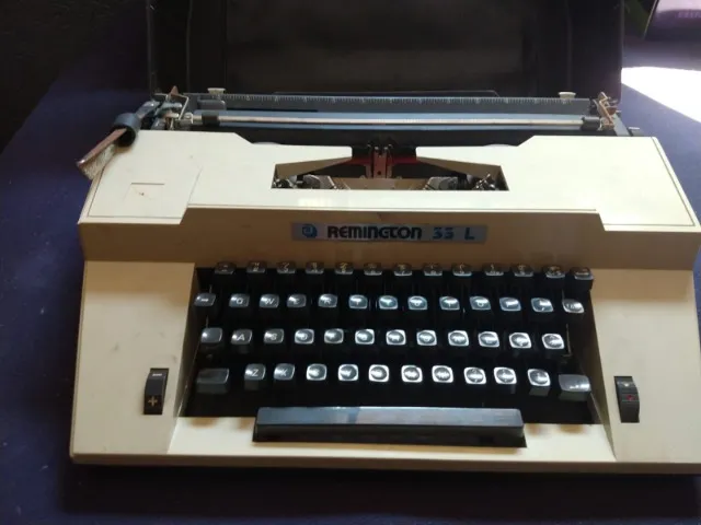 Máquina de Escrever Remington 33 L