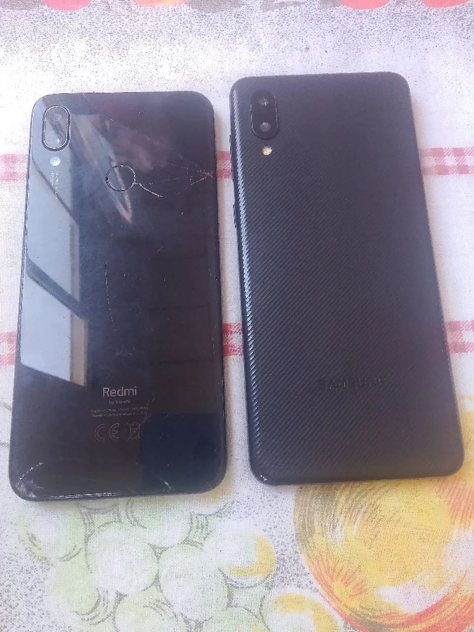 Vendo 2 celular Samsung redmi não funciona só pra retirada de peça não entrego
