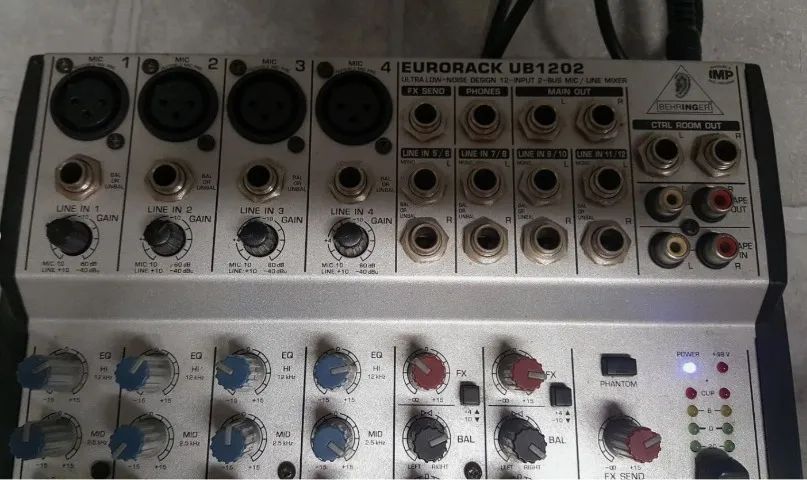 Mesa de som Behringer64169938630915123