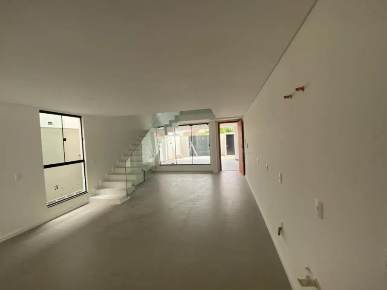 Sobrado para Venda em Joinville, Floresta, 3 dormitórios, 3 suítes, 4 banheiros, 2 vagas