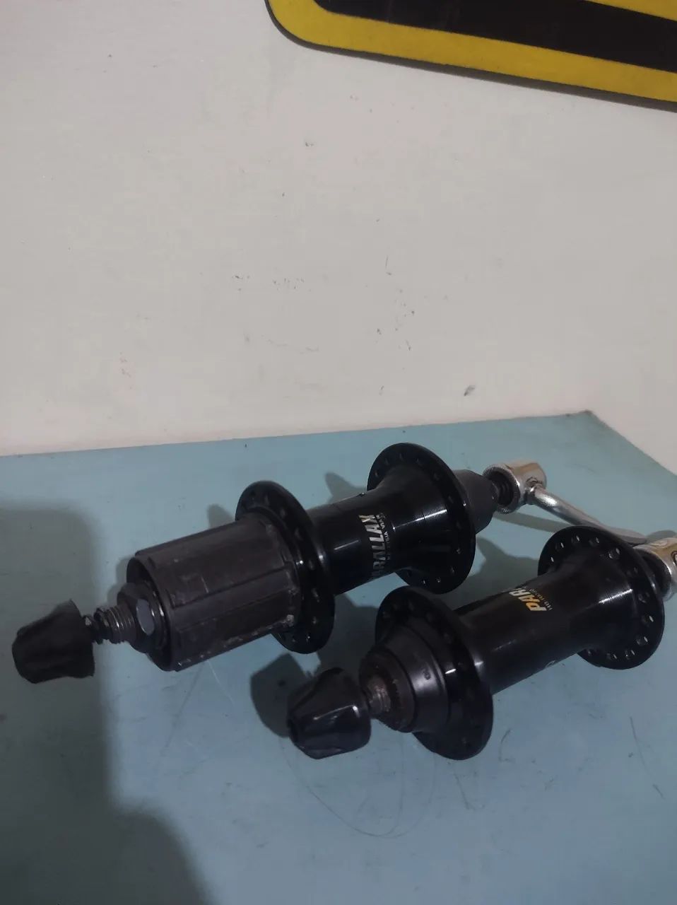 Par de cubos Shimano Parallax 32 furos HB-RM60 FH-RM60 8v+ blocagens originais - Foto 4