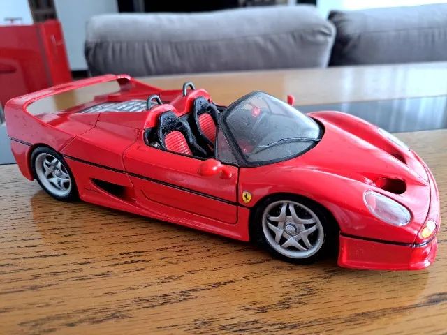 Ferrari F 50 Maisto escala 1:18