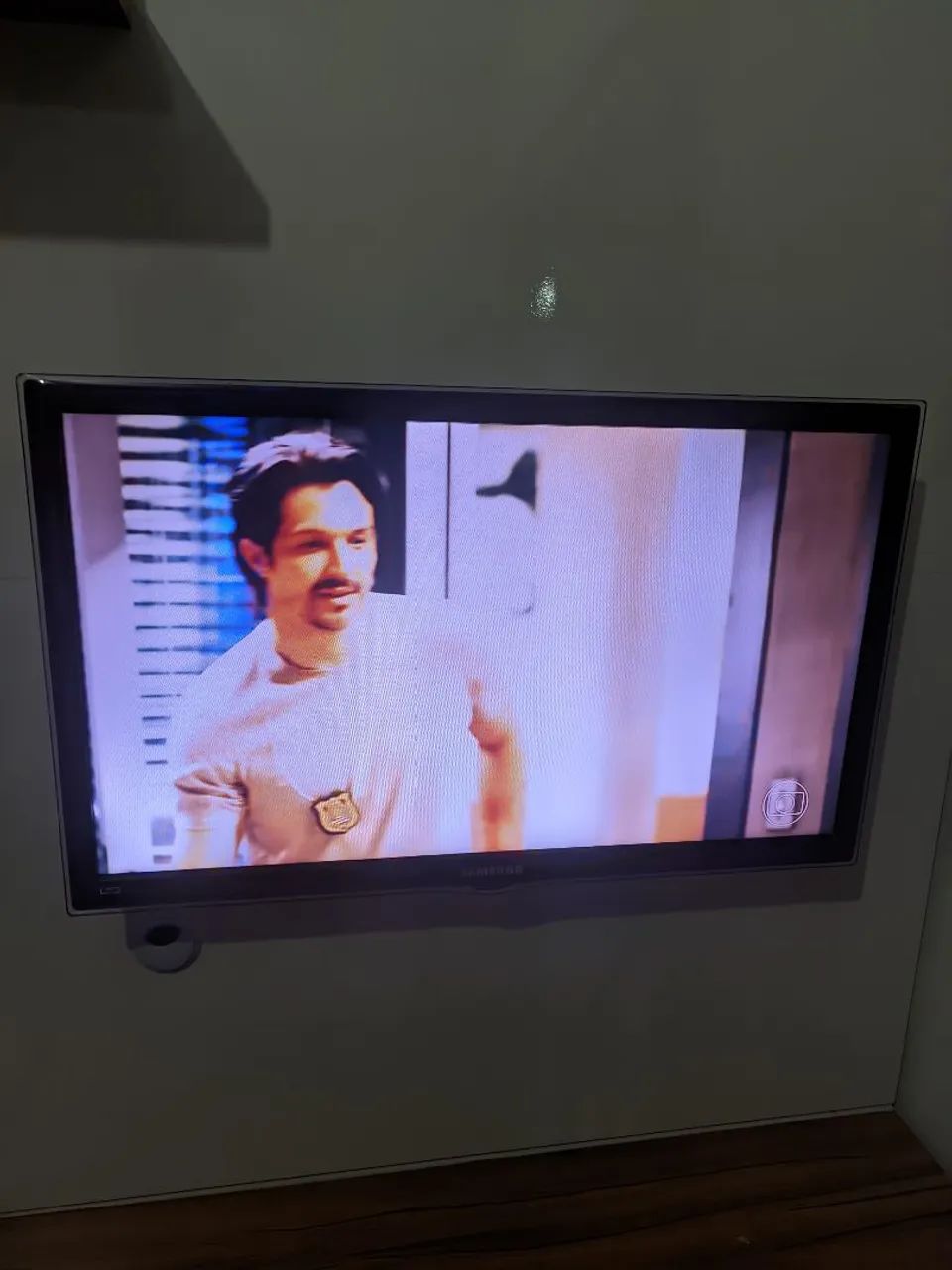 Samsung 32-inch TV, Not a Smart TV.64573375049347120