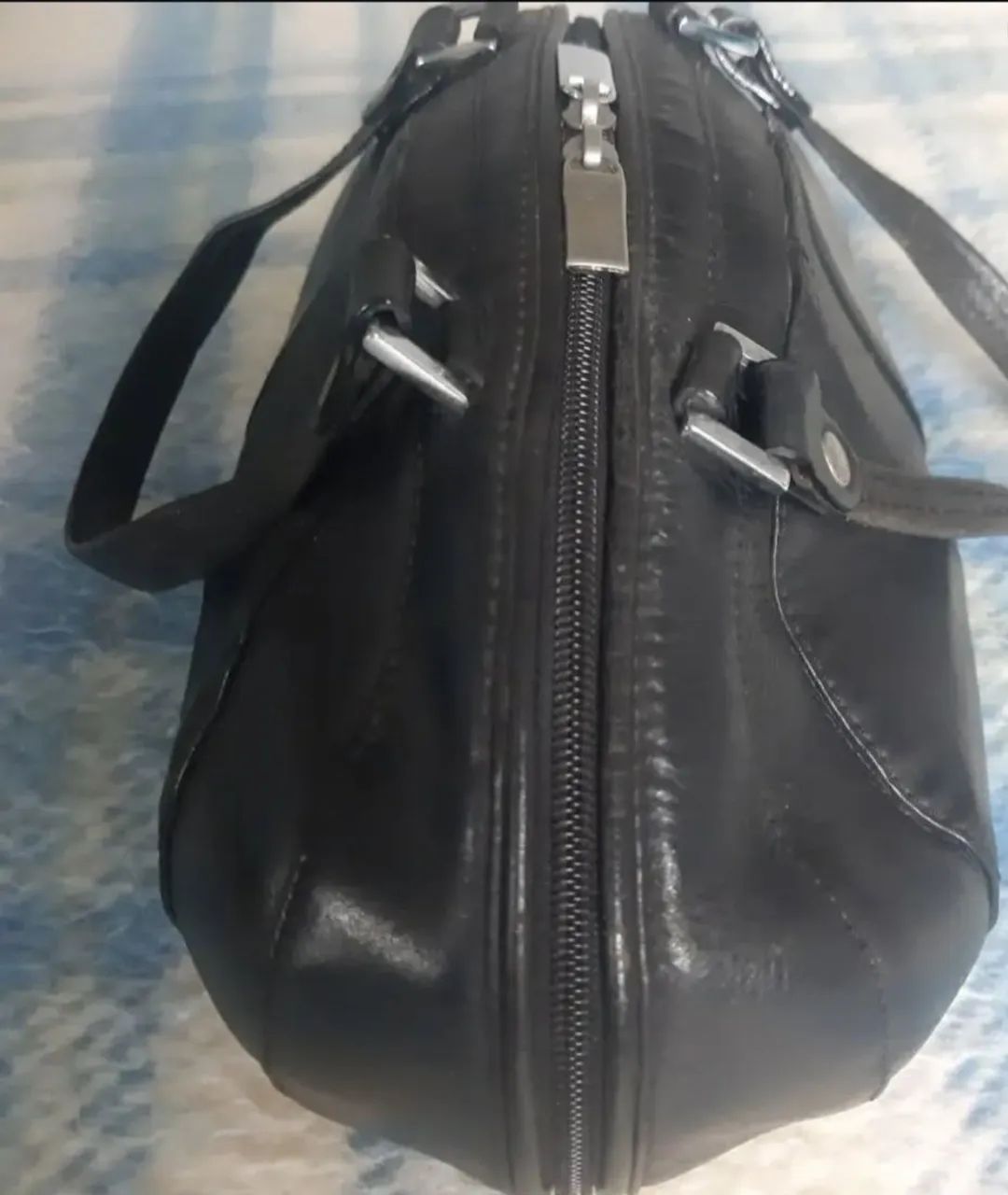 Bolsa de mão preta elegante. De couro. - Foto 2