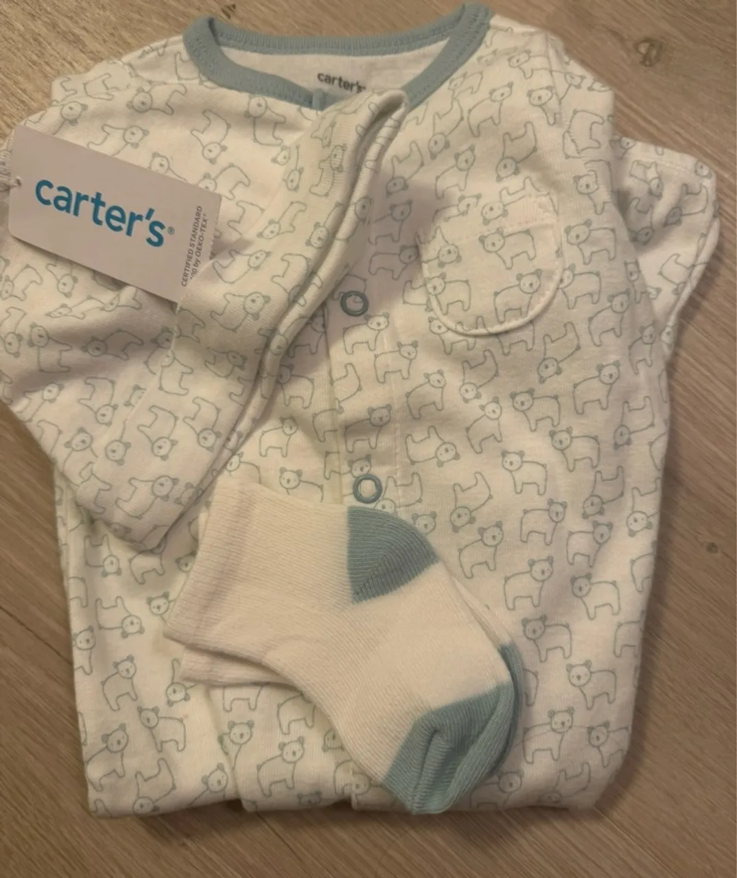 Macacão Carter's com estampa de urso + meias