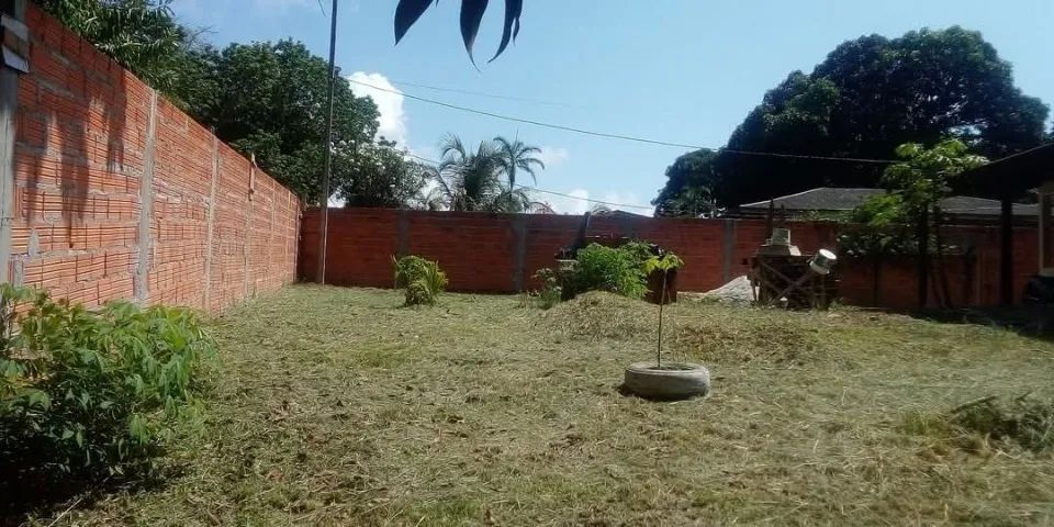 Casa com terreno grande na rua o lado do Condomínio Verana