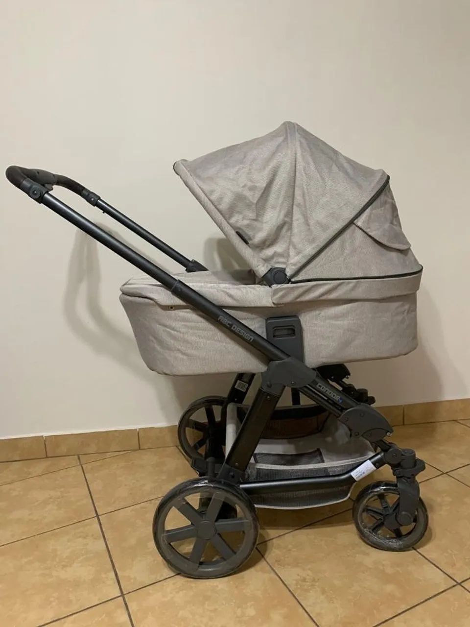 Carrinho de Bebê Condor 4 ABC Design - Seminovo (Moisés, Isofix, Bebê conforto) - Foto 2