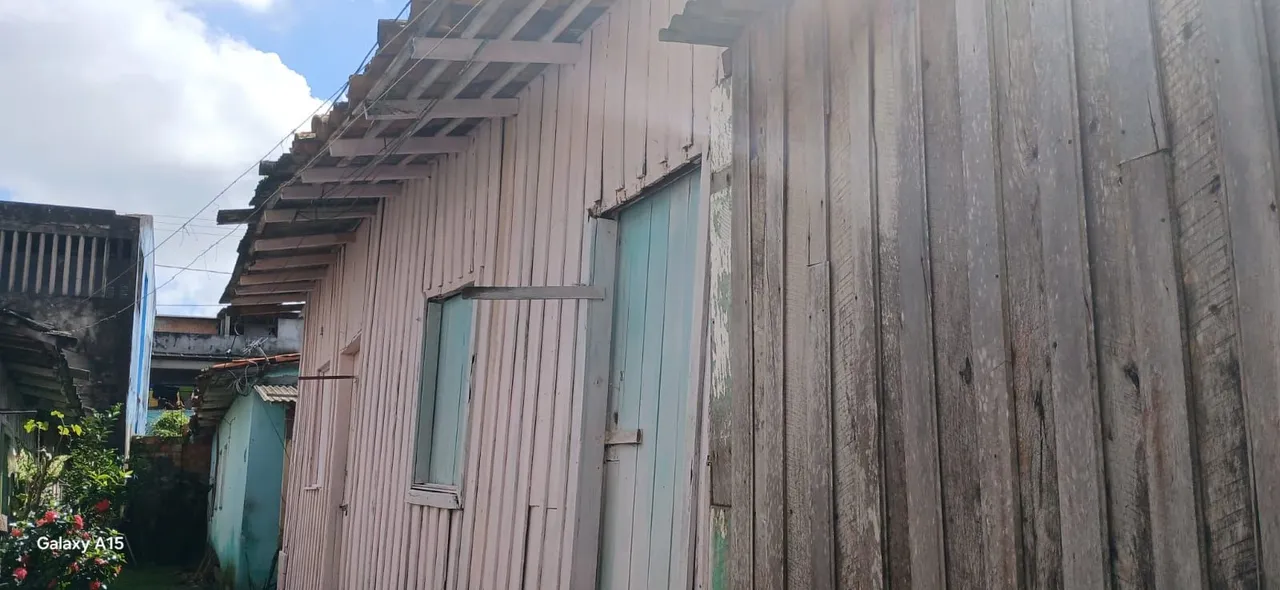 Alugo casa em vila