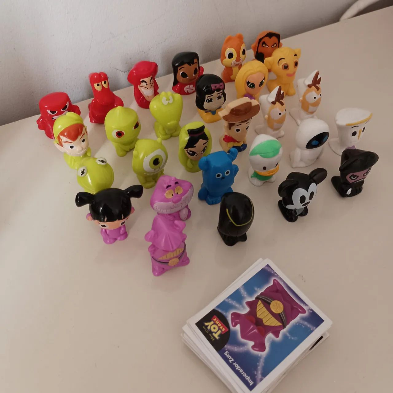 Coleção de gogos com figurinhas  - Foto 3