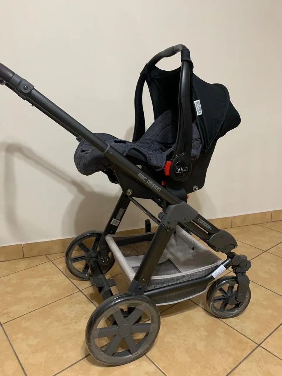 Carrinho de Bebê Condor 4 ABC Design - Seminovo (Moisés, Isofix, Bebê conforto) - Foto 3