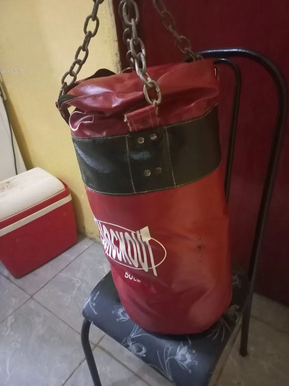 Vendo saco de pancada knockout de 50 cm. VALOR NEGOCIÁVEL, SOU DE CAETES I, ABREU E LIMA 