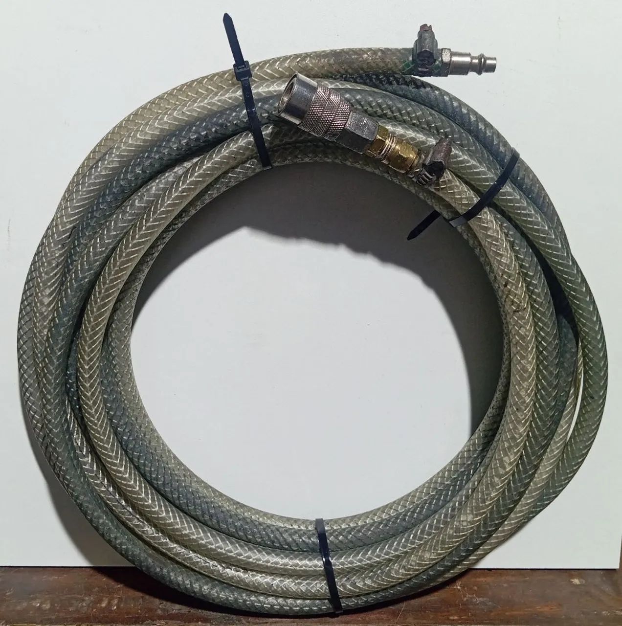 MANGUEIRA PAR PISTOLA DE PINTURA 9 METROS VOM ENGATES DE USADA 