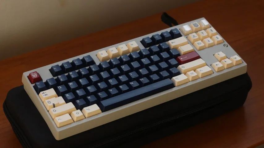 Neo80 - TKL QwertyKeys Retro White + MMD Creams + PBTFans Ronin