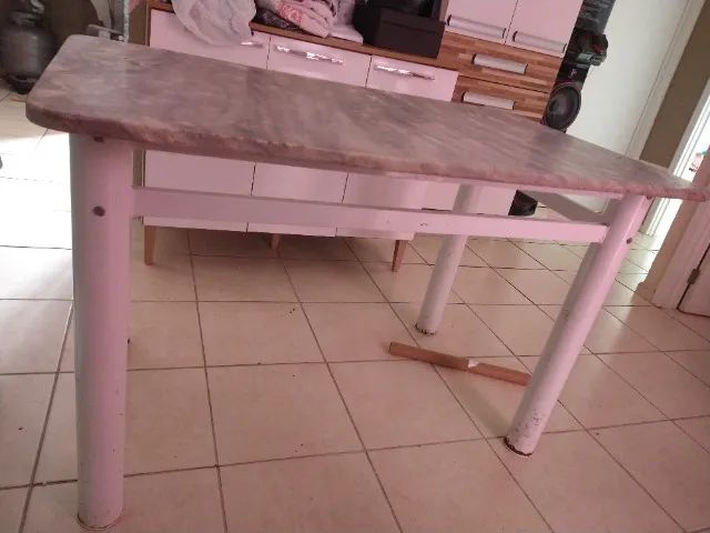 Mesa com tampo de mármore 64840795231873123