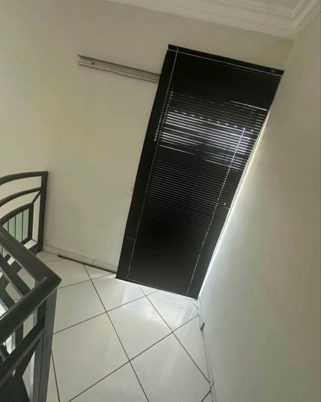 Persiana preta 64254002917633121