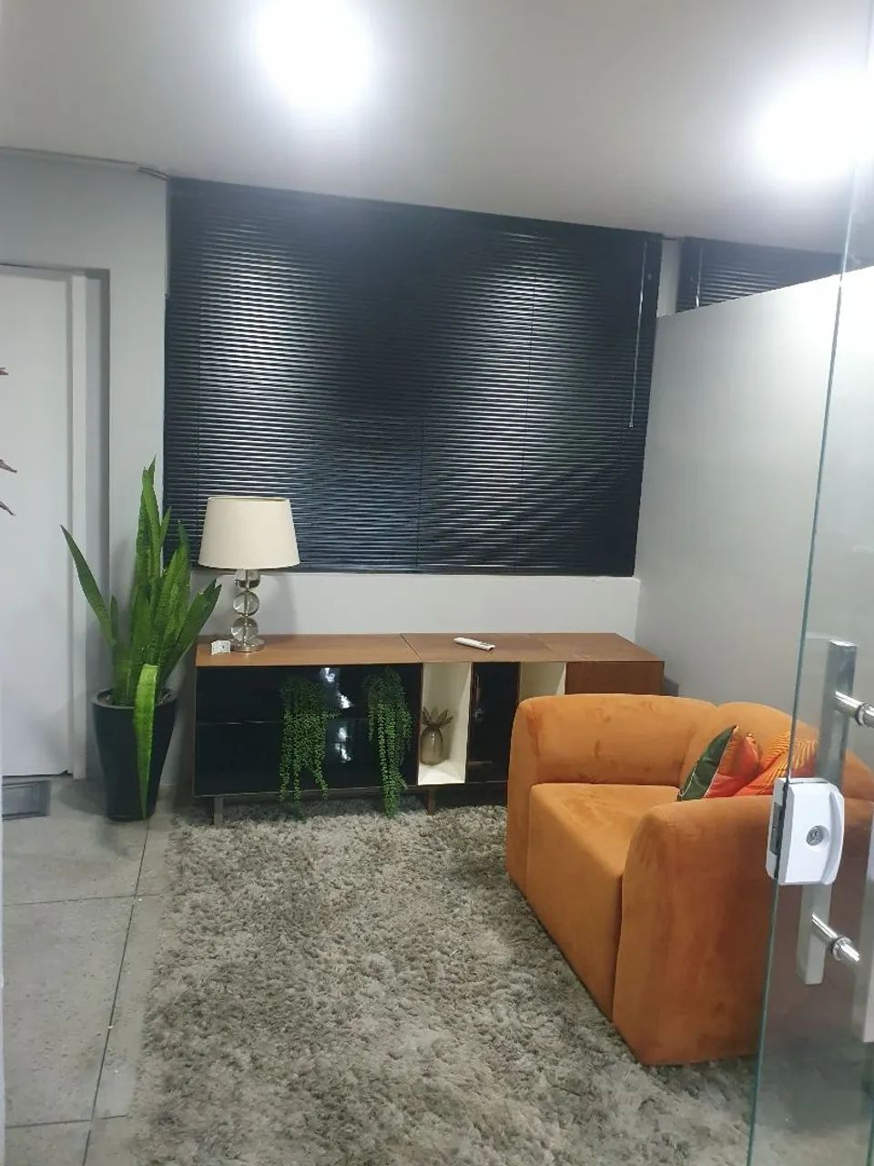Persianas e Sofá para Decoração de Ambientes - Foto 2