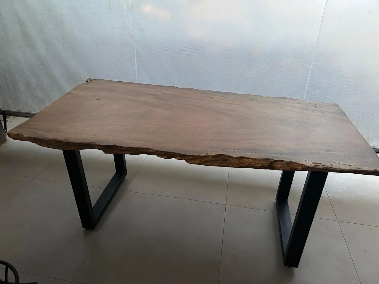 Mesa de Jantar Rústica Orgânica. 