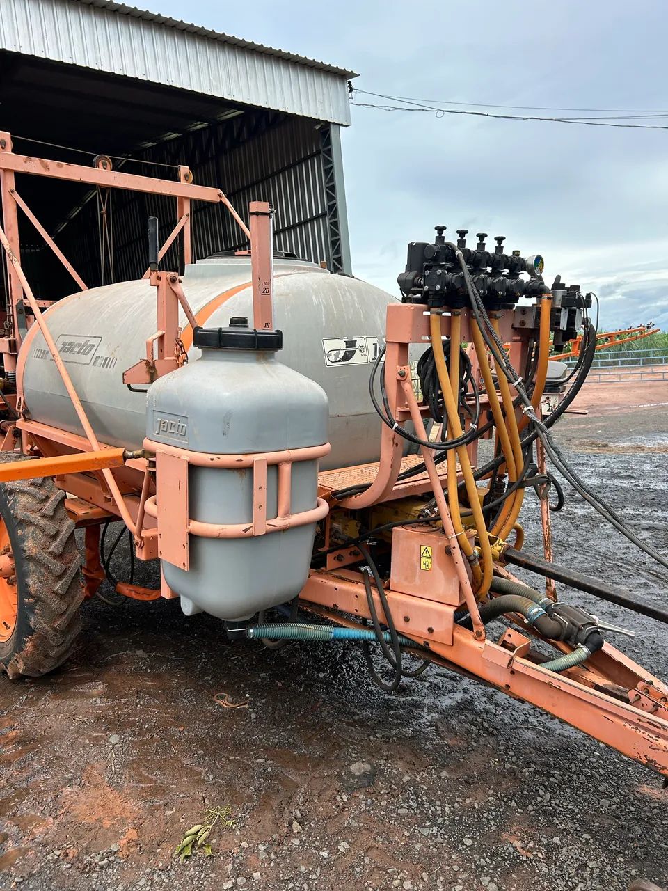 Pulverizador Jacto Columbia Cross 2000 lts 