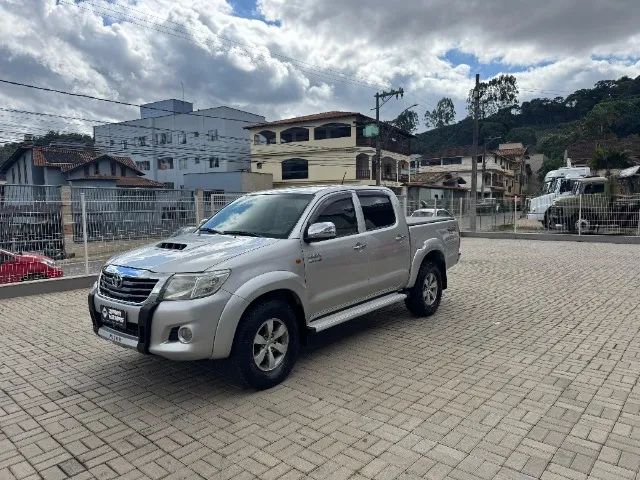 TOYOTA HILUX SR 3.0 TURBO DIESEL 4X4 CARRO REVISADO !!!!