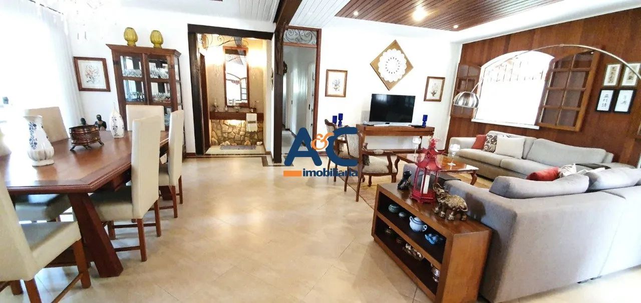 Casa com 4 quartos no Bandeirantes
