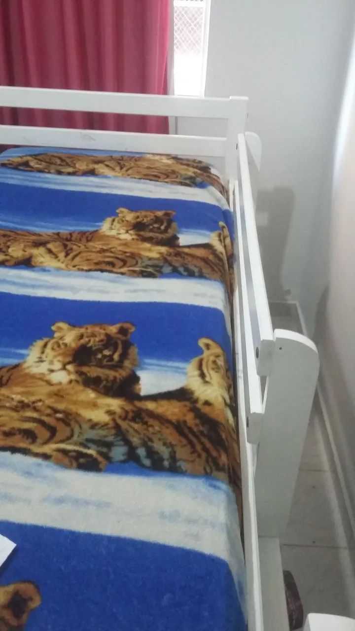 Cama alta de Madeira