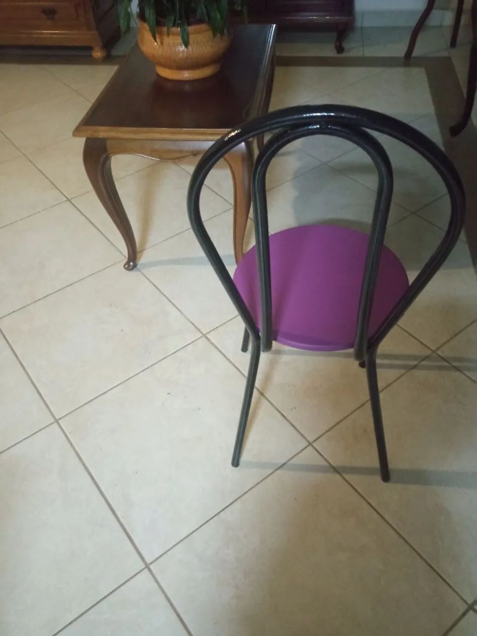 Cadeira com assento roxo - Foto 3