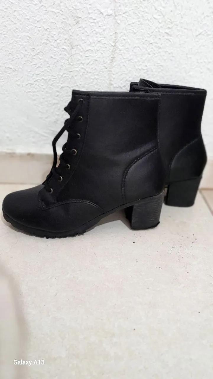 ? Bota feminina número 36 à venda - semi-nova!
