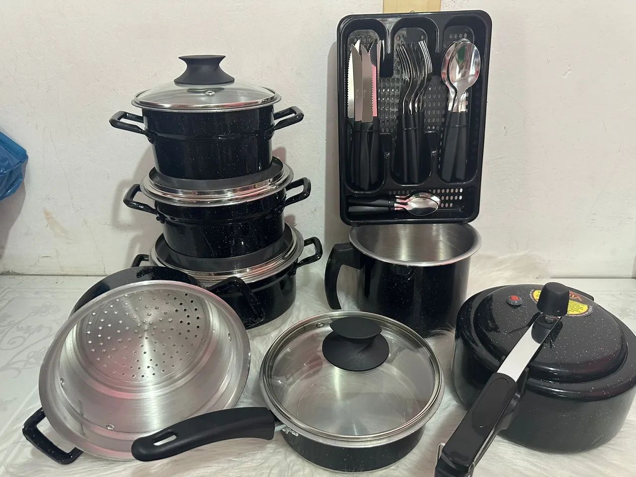 Conjunto de Panelas e kit talheres 