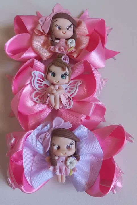 Laço de cabelo com aplique de biscuit bonequinha - Foto 4