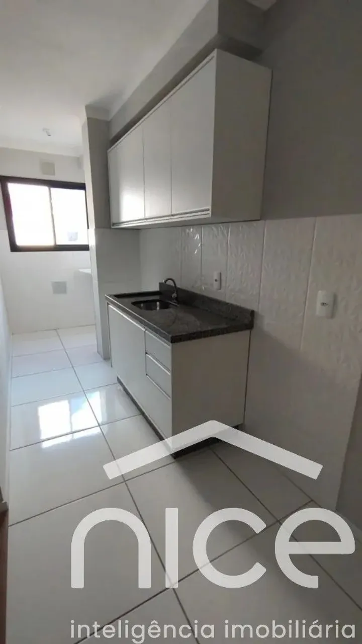 Apartamento Semi Mobiliado com 02 Dormitórios no bairro Espinheiros na cidade de Itajaí/SC