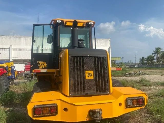 Carregadeira marca JCB, modelo 422ZX, ano 2023, com 42 horas, sem a concha. - Foto 6