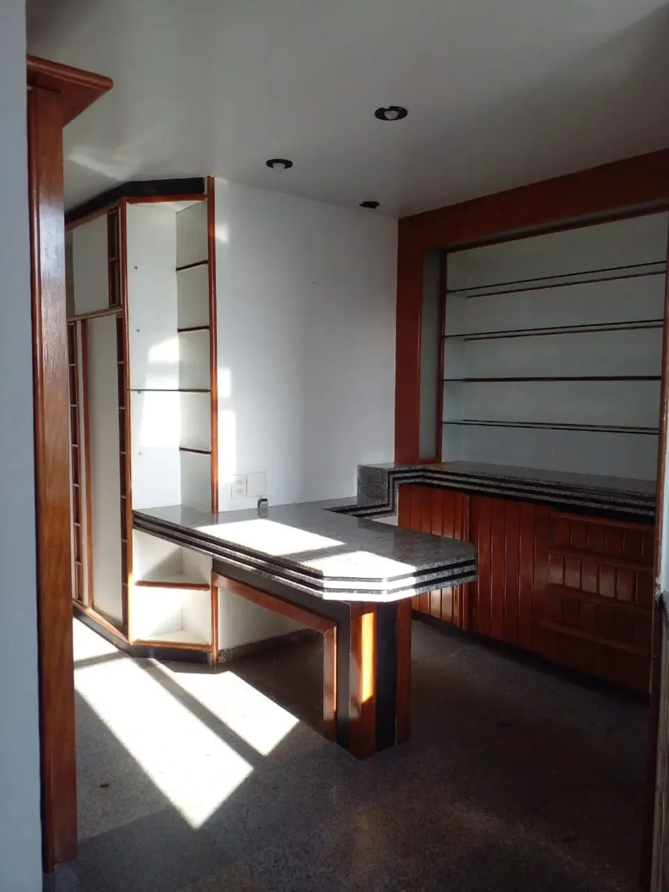 Alugo sala comercial no executivo Center