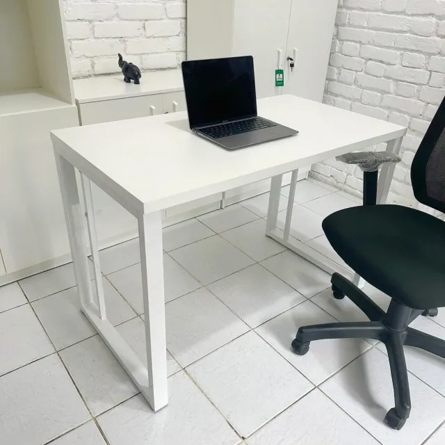 mesa nova 1,10 x 0,60m branca tampo 30mm pés de aço carbono