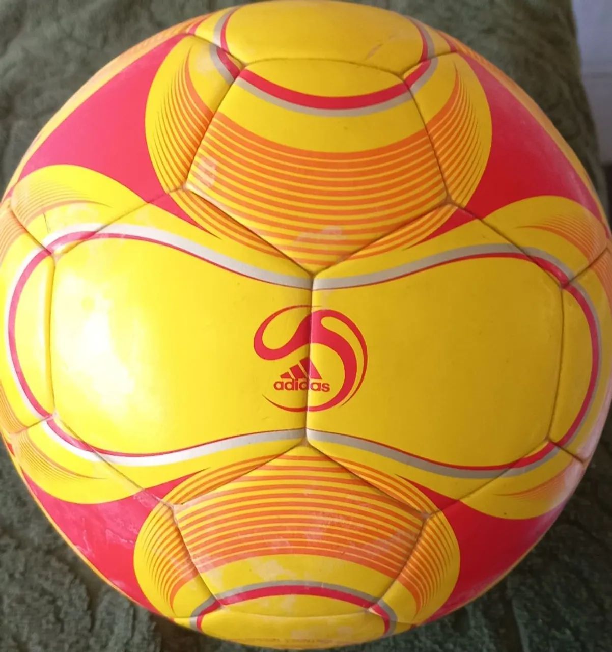 Bola de Futsal Adidas TeamGeist 2 Sala - FIFA Quality Mundial