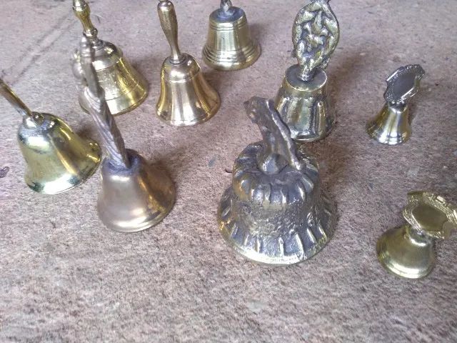 Sinos Antigos de Metal Amarelo - Foto 3