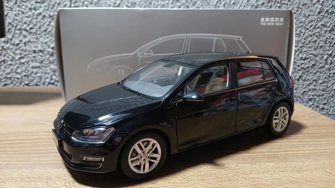 Miniatura Volkswagen Golf MK7 1/18