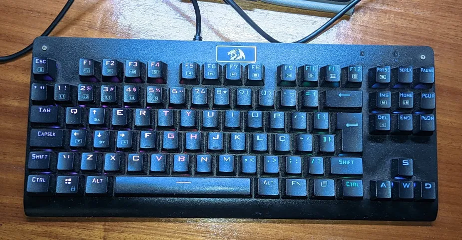 (LER DESC) Teclado Mecânico Redragon Dark Avenger K568 + Mouse Redragon King Cobra M711FPS