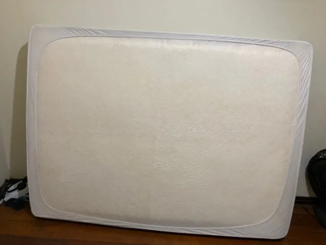 Vendo colchao casal marca guldi 1 ano de uso