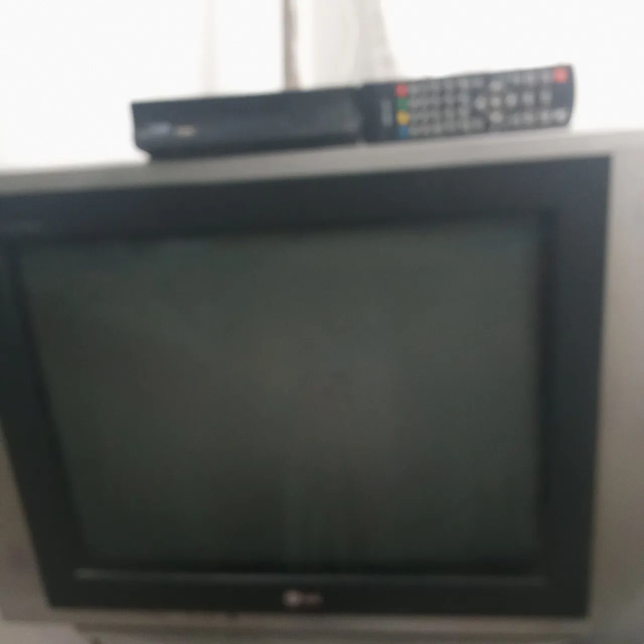 Tv tubo com conversor e controle 