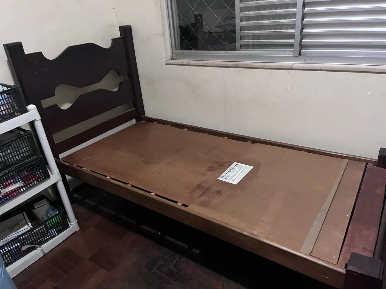 Cama sucupira solteiro e criado mudo 