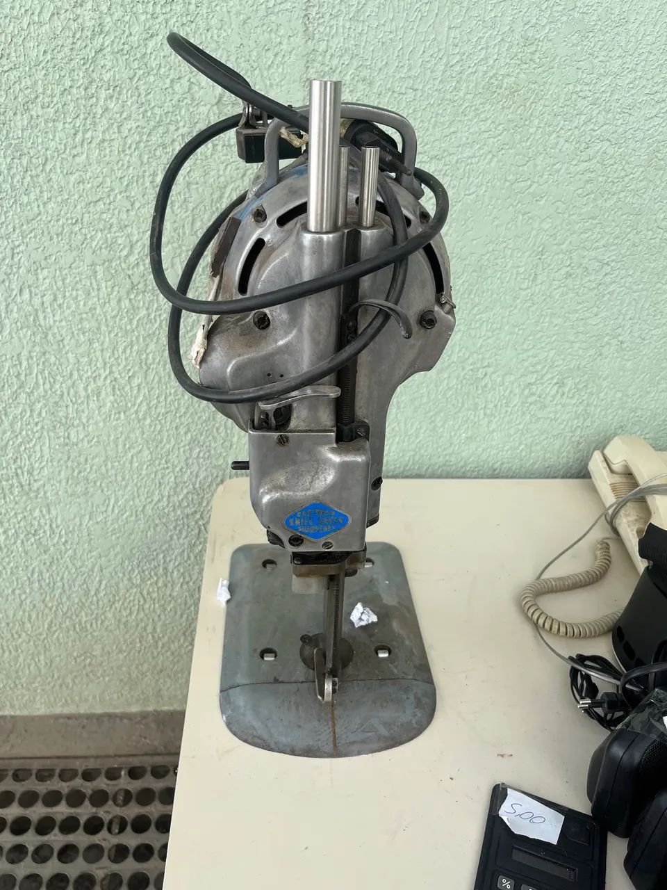 Máquina de corte de tecidos industrial. Oito polegadas - Foto 3