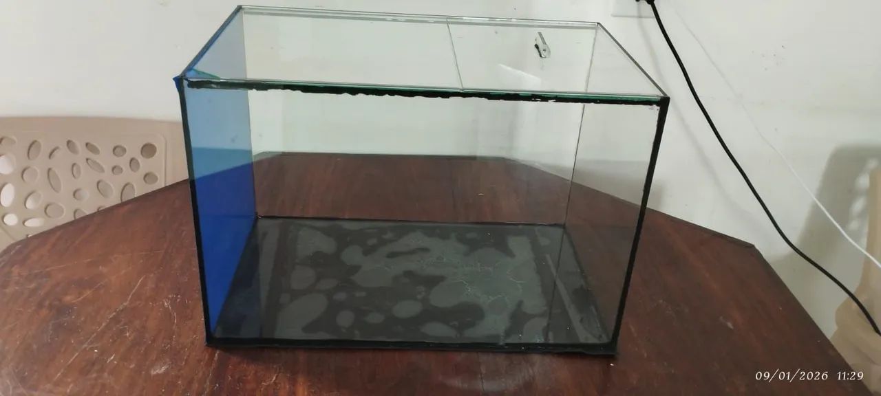 Aquário de Vidro - Estado de Novo - Acabamento em Silicone Preto 10 unidades disponíveis