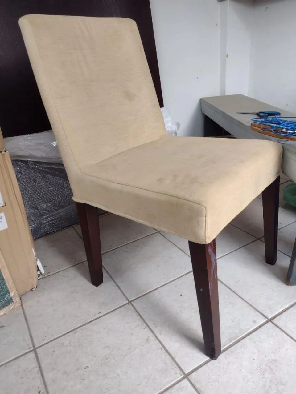 Mesa de madeira com 6 cadeiras  - Foto 2