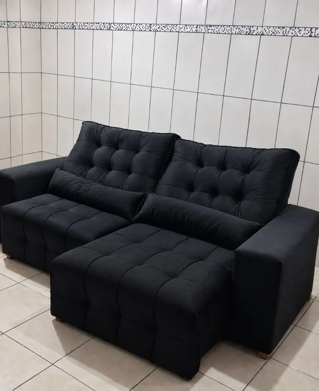 Sofa retrátil e reclinável. 