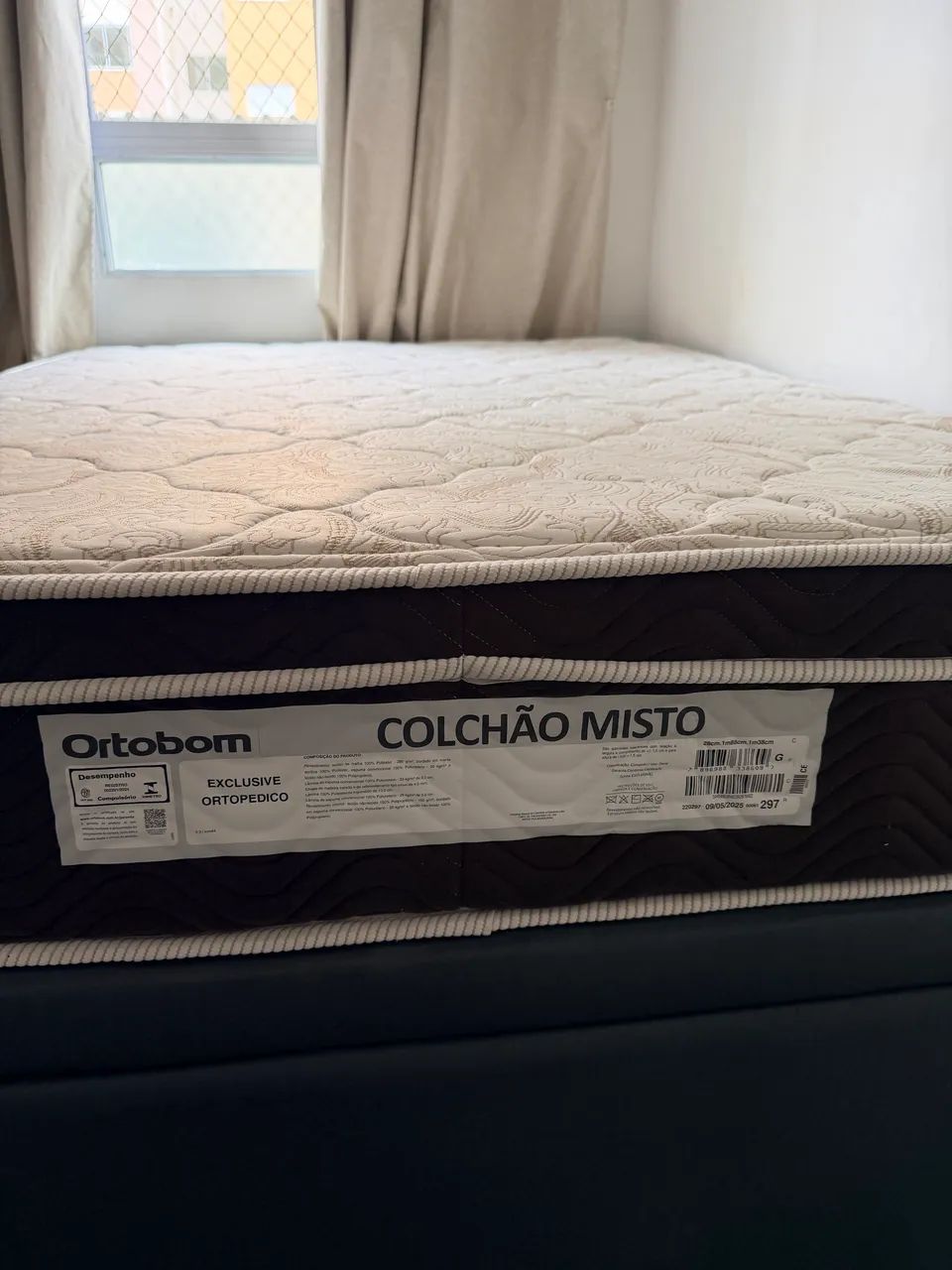 Cama de casal com baú 