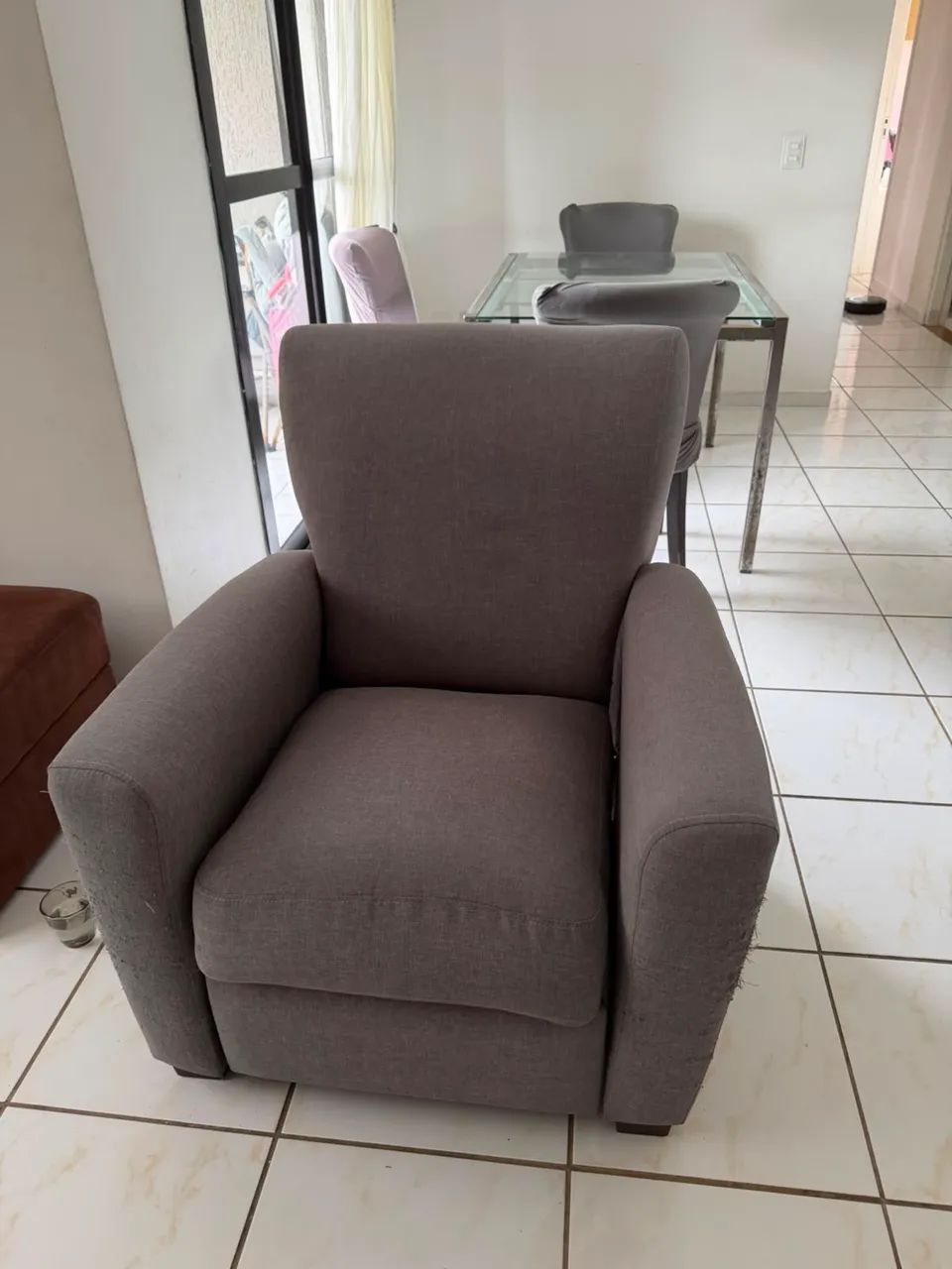 Sofá de 3 lugares + poltrona combinando