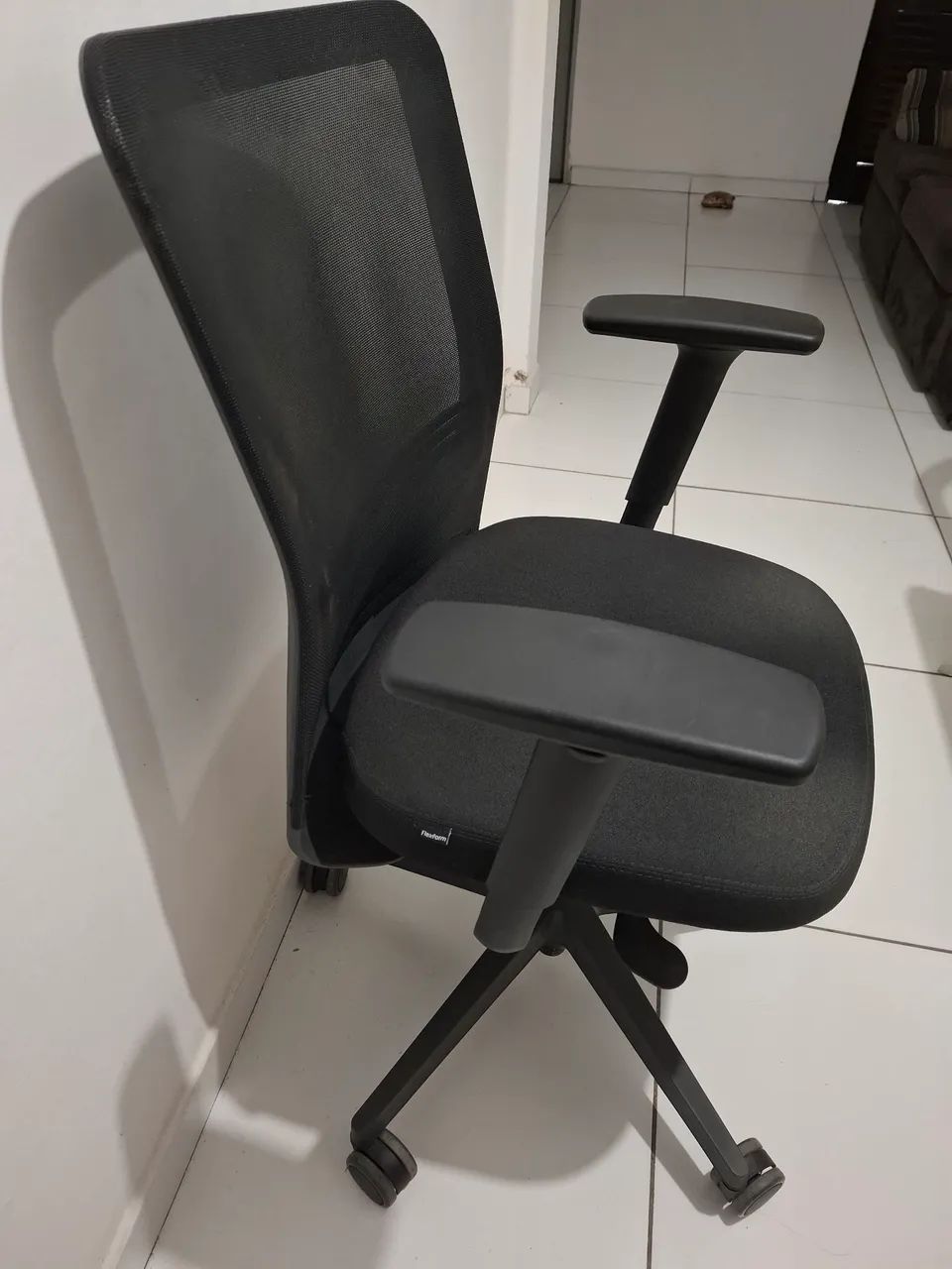 Cadeira Ergonômica Flexform Tecton All Black (negociável) - Foto 2