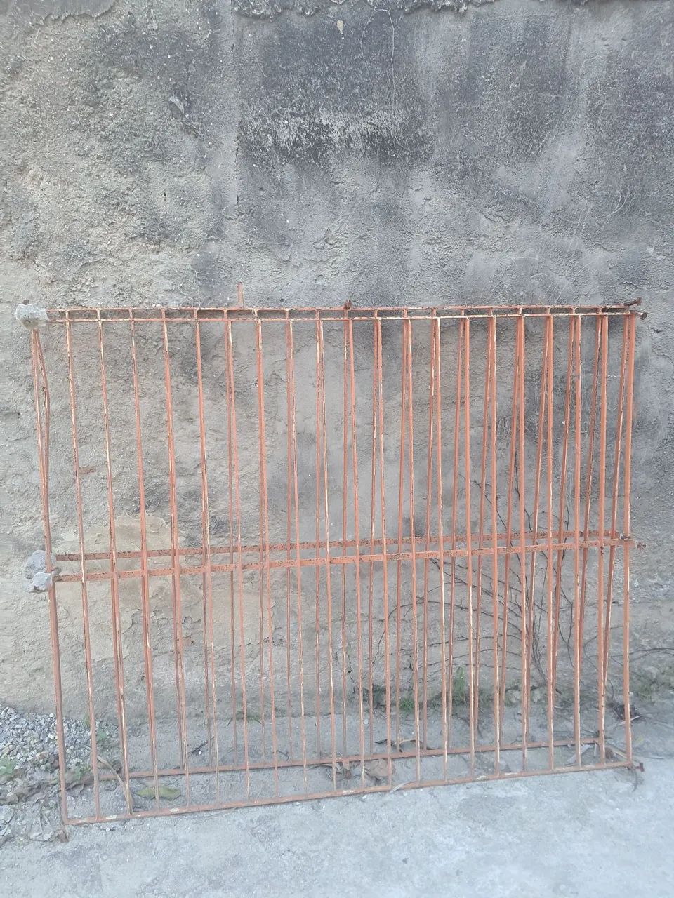 Conjunto de Janela Basculante e Grades de Ferro - Foto 5